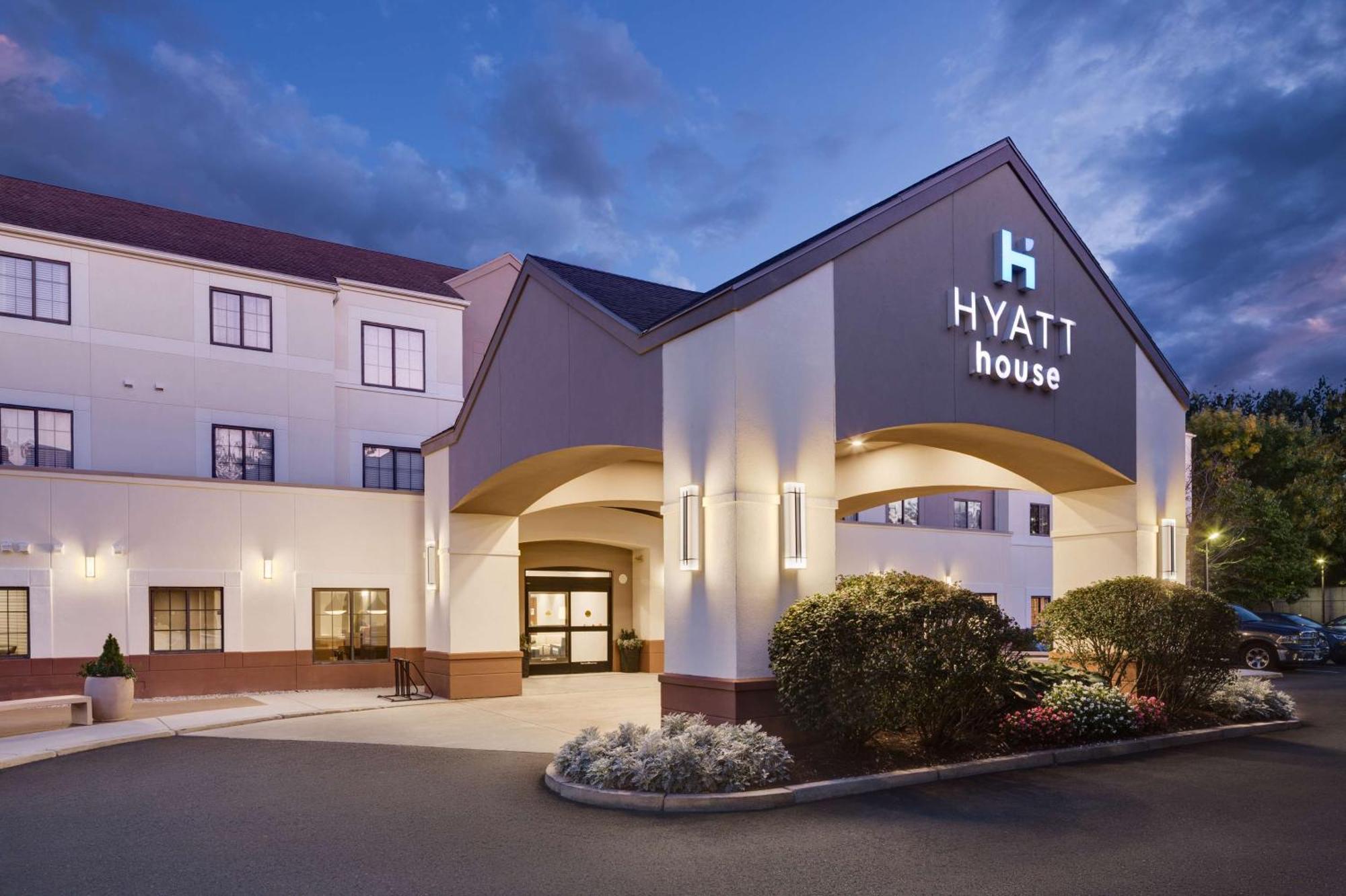 Hyatt House Boston Waltham Hotel Exterior photo